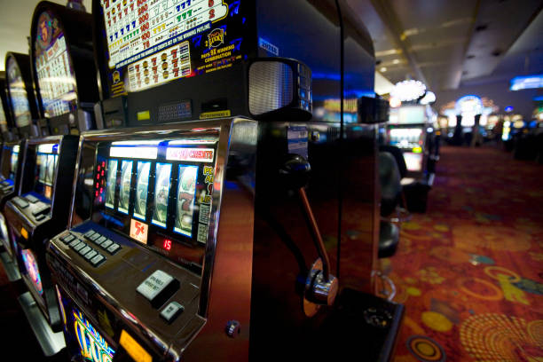Crash game interface showing multiplier climb and cash-out button